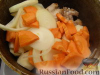 Фото приготовления рецепта: Салат с крабовыми палочками, брокколи и яйцами - шаг №6
