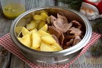 Фото приготовления рецепта: Салат с языком, картофелем, солёными огурцами и соусом чимичурри - шаг №12