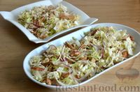 Фото приготовления рецепта: Салат с курицей, пекинской капустой, сухариками и сырными шариками - шаг №16