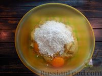 Фото приготовления рецепта: Закусочный картофельный торт с плавленым сыром и яйцами - шаг №11