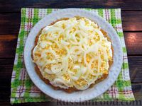 Фото приготовления рецепта: Закусочный картофельный торт с плавленым сыром и яйцами - шаг №24