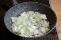 Фото приготовления рецепта: Куриная печень в сметанно-горчичном соусе - шаг №3