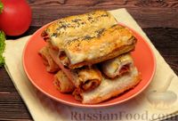 Фото к рецепту: Дрожжевые слойки с сосисками, сыром и томатным соусом