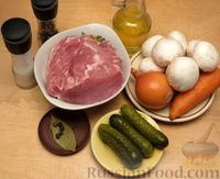 Фото приготовления рецепта: Рулетики из свинины с грибами, маринованными огурцами и морковью - шаг №1