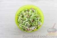 Фото приготовления рецепта: Салат из пекинской капусты с кукурузой и двумя видами колбасы - шаг №8