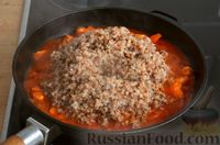 Фото приготовления рецепта: Гречка с курицей, болгарским перцем и тыквой - шаг №10
