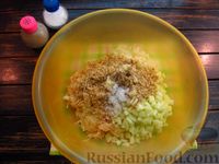 Фото приготовления рецепта: Картофельные котлеты с грецкими орехами и кабачками - шаг №7
