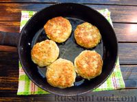 Фото приготовления рецепта: Картофельные котлеты с грецкими орехами и кабачками - шаг №12