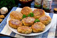 Фото к рецепту: Картофельные котлеты с грецкими орехами и кабачками