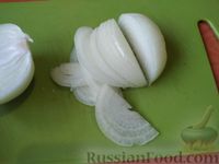 Фото приготовления рецепта: Салат а-ля кутья, с копчёным мясом и маринованными грибами - шаг №4