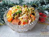 Фото приготовления рецепта: Салат а-ля кутья, с копчёным мясом и маринованными грибами - шаг №8