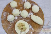 Фото приготовления рецепта: Творожные пирожки с яблоками и орехами - шаг №12