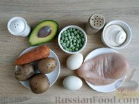 Фото приготовления рецепта: Салат "Оливье" с курицей и авокадо - шаг №1