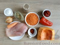 Фото приготовления рецепта: Чечевица с курицей и тыквой, на сковороде - шаг №1