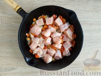 Фото приготовления рецепта: Чечевица с курицей и тыквой, на сковороде - шаг №6