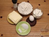 Фото приготовления рецепта: Закусочный торт "Наполеон" с консервированной рыбой, яйцами и сыром - шаг №1