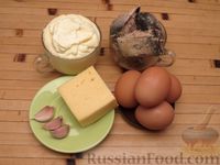 Фото приготовления рецепта: Закусочный торт "Наполеон" с консервированной рыбой, яйцами и сыром - шаг №11