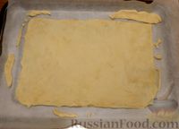 Фото приготовления рецепта: Закусочный торт "Наполеон" с консервированной рыбой, яйцами и сыром - шаг №9