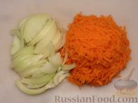 Фото приготовления рецепта: Рулет из печени с болгарским перцем, помидором и зеленью (в духовке) - шаг №2