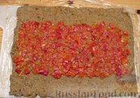 Фото приготовления рецепта: Рулет из печени с болгарским перцем, помидором и зеленью (в духовке) - шаг №14