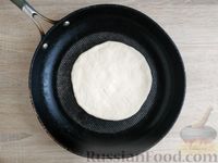 Фото приготовления рецепта: Простые лепёшки на кефире - шаг №11