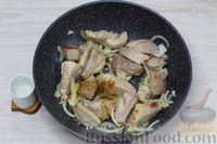 Фото приготовления рецепта: Гуляш по-сегедски, из свиных рёбер с квашеной капустой - шаг №4
