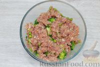Фото приготовления рецепта: Мясная запеканка с брокколи и зелёным горошком - шаг №7