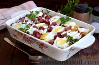 Фото к рецепту: Картофельная запеканка с варёными яйцами и охотничьими колбасками
