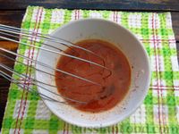 Фото приготовления рецепта: Салат из капусты с помидорами, кукурузой и яичными блинчиками - шаг №3