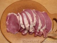 Фото приготовления рецепта: Отбивные из свинины в картофельной шубке (в духовке) - шаг №2