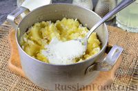 Фото приготовления рецепта: Вареники с картошкой и сыром фета - шаг №7