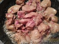 Фото приготовления рецепта: Праздничная закуска в тарталетках с грибами и куриной печенью - шаг №2