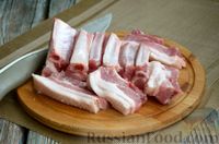 Фото приготовления рецепта: Свиные рёбрышки, тушенные с картошкой и вином - шаг №2