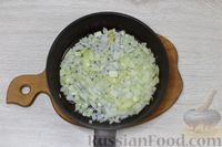 Фото приготовления рецепта: Рисовая запеканка с шампиньонами и сосисками - шаг №4
