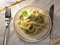 Фото приготовления рецепта: Макароны с грибами и брокколи в сливочном соусе - шаг №10