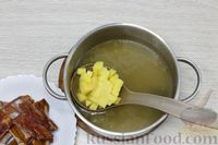 Фото приготовления рецепта: Айнтопф с копчёными рёбрышками, капустой и стручковой фасолью - шаг №5