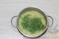 Фото приготовления рецепта: Айнтопф с копчёными рёбрышками, капустой и стручковой фасолью - шаг №7