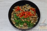 Фото приготовления рецепта: Рис со свининой и овощами (в сковороде) - шаг №7