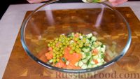Фото приготовления рецепта: Салат оливье с лососем - шаг №2