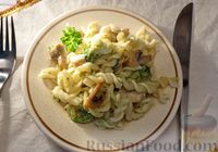 Фото к рецепту: Макароны с грибами и брокколи в сливочном соусе