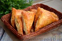 Фото приготовления рецепта: Слоёные пирожки-треугольники с квашеной капустой (в духовке) - шаг №16
