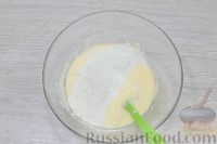 Фото приготовления рецепта: Заливной пирог на майонезе и кефире, с консервированной рыбой, луком и яйцами - шаг №6