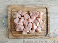 Фото приготовления рецепта: Макароны с курицей и грибами в сливочном соусе (на сковороде) - шаг №5