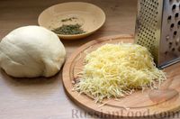 Фото приготовления рецепта: Хлеб-гармошка с сыром и прованскими травами - шаг №9