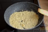 Фото приготовления рецепта: Свинина, запечённая с картошкой, грибами, белым соусом и сыром - шаг №11