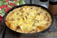 Фото приготовления рецепта: Свинина, запечённая с картошкой, грибами, белым соусом и сыром - шаг №17
