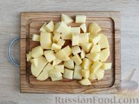 Фото приготовления рецепта: Картошка, тушенная с болгарским перцем и фасолью в томатном соусе - шаг №4