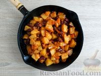 Фото приготовления рецепта: Картошка, тушенная с болгарским перцем и фасолью в томатном соусе - шаг №8