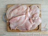 Фото приготовления рецепта: Куриное филе, запечённое под сырно-овощной шубкой - шаг №9