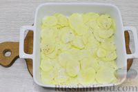 Фото приготовления рецепта: Рыба, запечённая с картошкой, сыром и сметаной - шаг №7